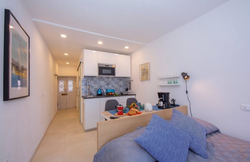 Colonno Apartment | Top-Rated Colonno Fronte Lago: Family-Friendly Stay in Italy