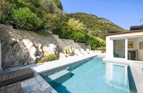 Colonno House | Elegant Colonno Penthouse with Pool & Hot Tub Amenities