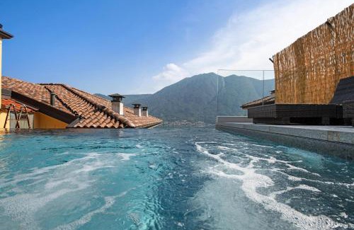 Colonno House | Elegant Colonno Penthouse with Pool & Hot Tub Amenities