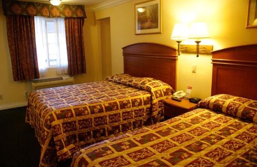 Northwest Anaheim Hotel | Discover Colony Inn: Oceanfront Poolside Retreat