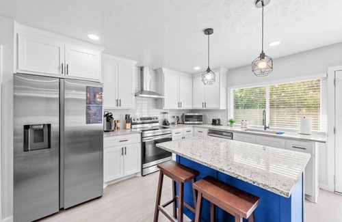 The Colony House | Colony Retreat | 4 BR | Centrally Located