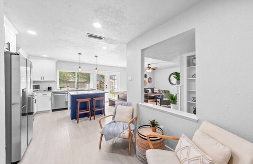 The Colony House | Colony Retreat | 4 BR | Centrally Located