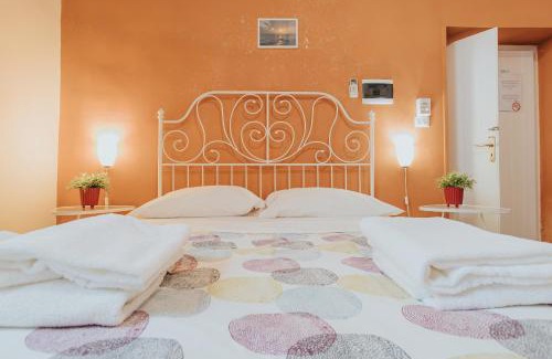 Municipio 2 Apartment | Color22