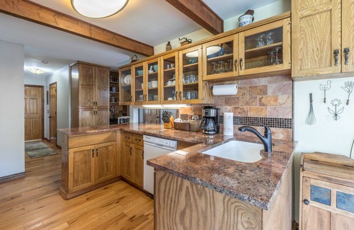 Idlewild Estates House | Pet-Friendly Colorado Cabin Near Downtown Ouray - 9.8 Rated