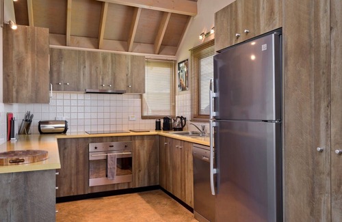 Dinner Plain Ski Chalet | Inviting Colorado Chalet for Families with Open Plan Design