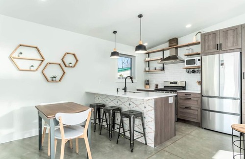 Fort Collins House | Top-Rated Colorado Modern Cabin with Kitchen & Family-Friendly