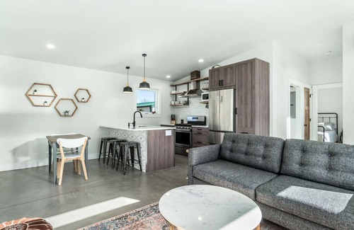 Fort Collins House | Top-Rated Colorado Modern Cabin with Kitchen & Family-Friendly