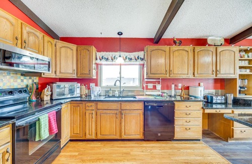 Kissing Camels House | Family-Friendly Colorado Springs Home with Game Room