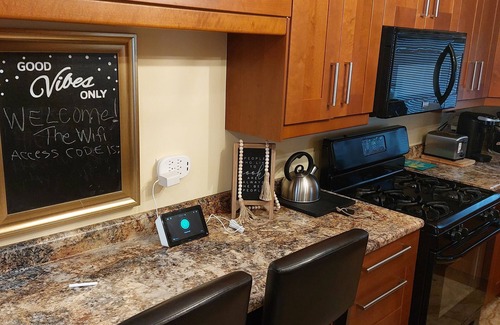 Waukegan House | Colorful 4-Bedroom Retreat Near Naval Academy with Spa