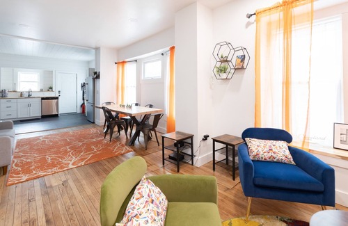 Hough House | Vibrant 4 BR Retreat in University Circle - Pet Friendly!