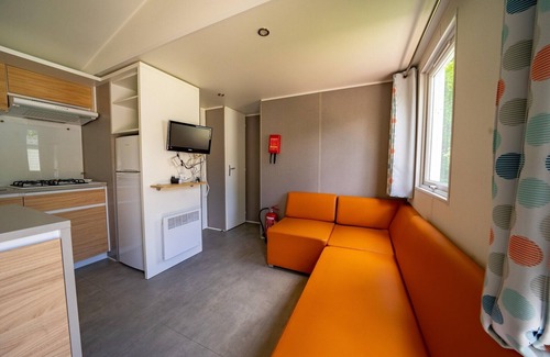 Municipality of Amstelveen Ski Chalet | Colorful chalet near Amsterdam