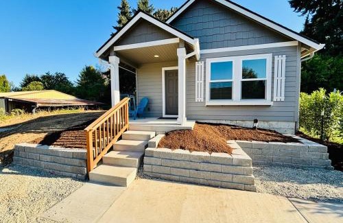 Hazel Dell Villa | Colorful Comfort 3 Bedroom Home with Fenced yard