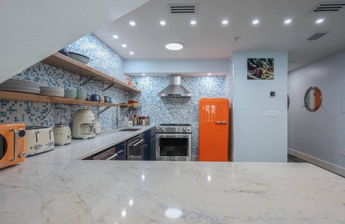 Crystal Beach Condo | Colorful Crystal Sands Haven: Beachfront - Pool