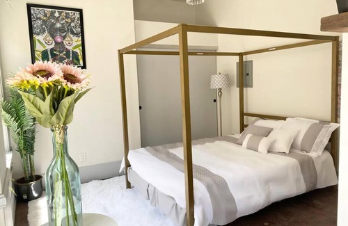 Verdugo Viejo Apartment | Vibrant Downtown LA Bohemian Loft with Unique Amenities