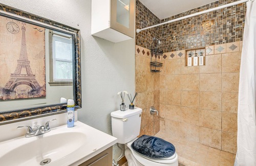 Hopewell House | Vibrant Hopewell Home - 5 Mi to James River & Spa Amenities