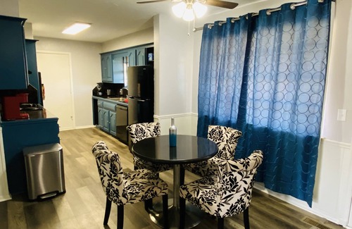 Oklahoma City House | Vibrant Hot Tub Retreat Near Chisholm Creek - Rated 9/10
