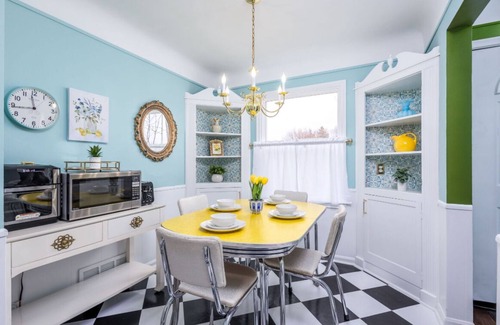 Hazel Park House | Colorful Vintage Bungalow w/King Bed + Gym + Office + Fast WiFi