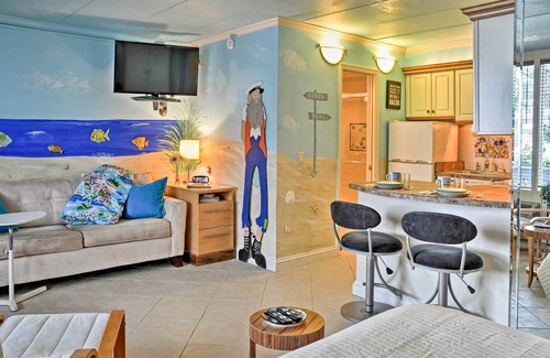Virginia Beach Apartment | Vibrant Virginia Beach Studio Steps from the Ocean and Pool