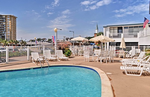 Virginia Beach Apartment | Vibrant Virginia Beach Studio Steps from the Ocean and Pool
