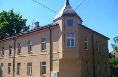 Ciekurkalns Apartment | Vibrant Stay in Historic Home with Free WiFi & Parking