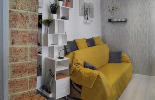 Ciekurkalns Apartment | Vibrant Stay in Historic Home with Free WiFi & Parking