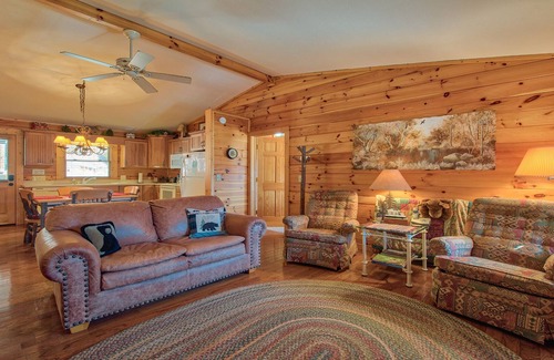 Maggie Valley Cabin | Unforgettable Stay with Mountain Views & Pet-Friendly Amenities