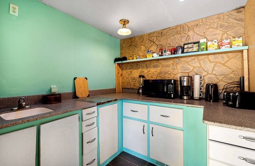 Leona Valley House | Colourful Vintage Camper for California Glamping Stays in Palmdale