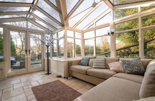 Leek House | Discover Colourmill Cottage: Pet-Friendly Retreat with Breakfast