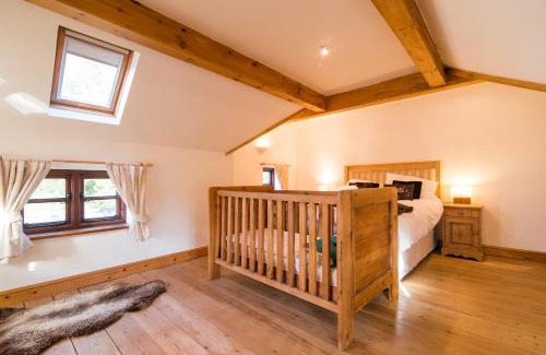 Leek House | Discover Colourmill Cottage: Pet-Friendly Retreat with Breakfast