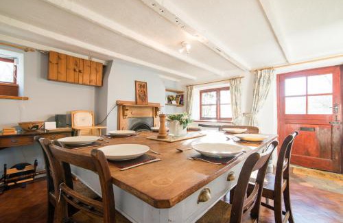 Leek House | Discover Colourmill Cottage: Pet-Friendly Retreat with Breakfast