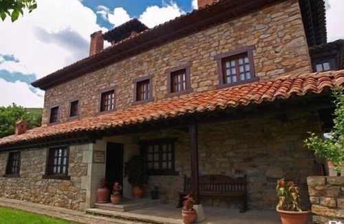 Los Tojos Cottage | Cozy Colsa Apartments: Perfect for Small Groups