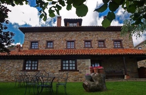 Los Tojos Cottage | Cozy Colsa Apartments: Perfect for Small Groups