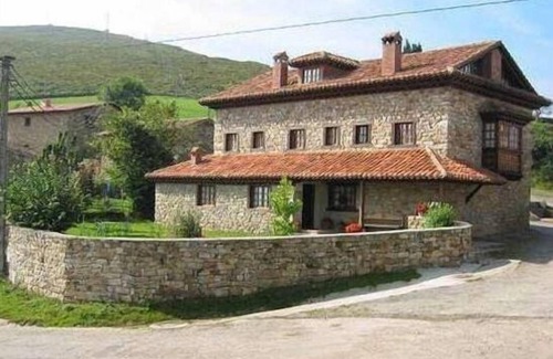Los Tojos Cottage | Cozy Colsa Apartments: Perfect for Small Groups