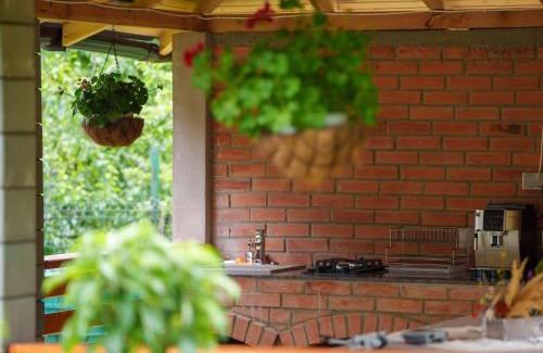Salatrucel House | Highly Rated Colt de Rai: Family-Friendly with Kitchen Access