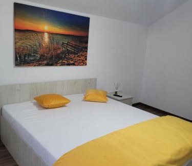 Salatrucel House | Highly Rated Colt de Rai: Family-Friendly with Kitchen Access