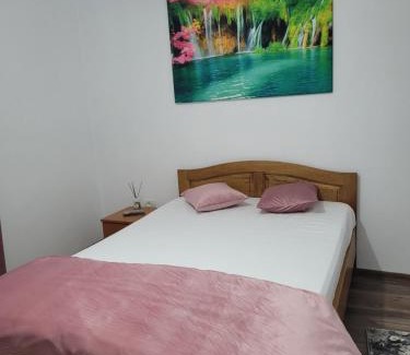 Salatrucel House | Highly Rated Colt de Rai: Family-Friendly with Kitchen Access