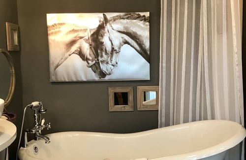 Afton Hotel | Experience Comfort at Colter's Lodge with Pool & Dining