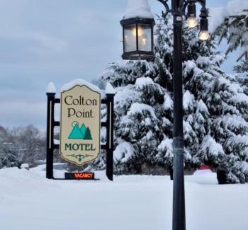 Manhattan Hotel | Family-Friendly Stay at Colton Point Motel with Pets Welcome