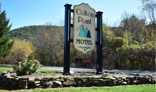 Manhattan Hotel | Family-Friendly Stay at Colton Point Motel with Pets Welcome