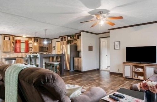 Columbia House | Cozy Columbia Countryside 4-Bedroom Family Retreat