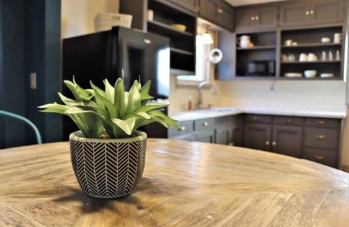 Green Bay House | Unique Columbia House: Comfort, Pool & Breakfast Included