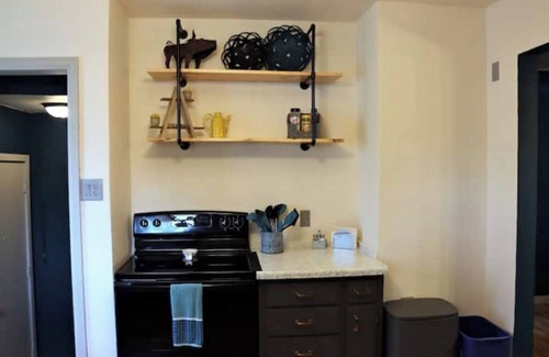 Green Bay House | Unique Columbia House: Comfort, Pool & Breakfast Included