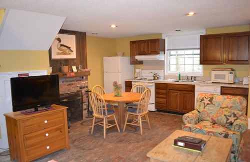 Nantucket Town Apartment | Guest Rated 10/10: Columbia-Mariner House Cozy Retreat