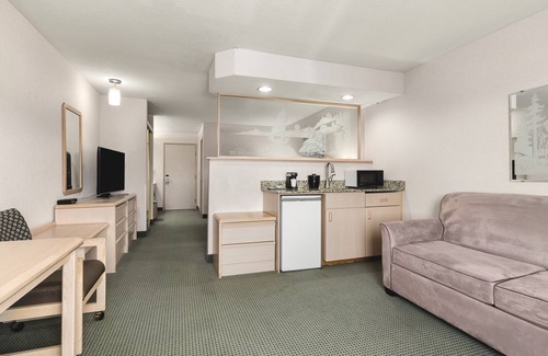 The Dalles Hotel | Discover Columbia River Hotel with Pool & Family Amenities