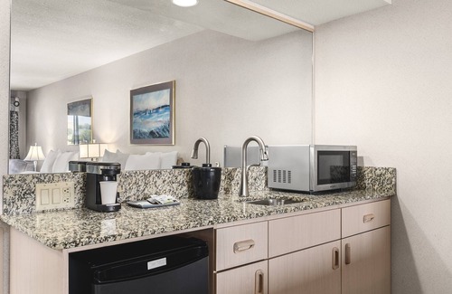 The Dalles Hotel | Discover Columbia River Hotel with Pool & Family Amenities