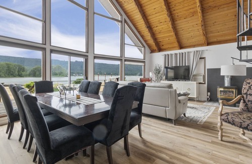 Cathlamet House | Columbia River Waterfront Home with Dock -- 90 Minutes From Portland