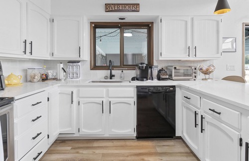 Cathlamet House | Columbia River Waterfront Home with Dock -- 90 Minutes From Portland