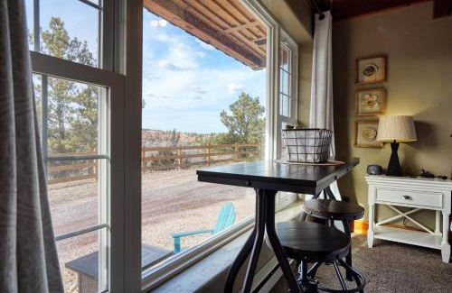 Hot Springs House | Oceanfront Columbine Cabin with Child-Friendly Amenities
