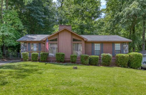 Fortson House | Idyllic Columbus Cabin Retreat with Large Yard & Pet-Friendly
