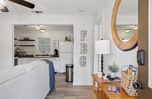 Fredericksburg Cottage | Columbus Cottage: Hot Tub Retreat, 10/10 Guest Rated